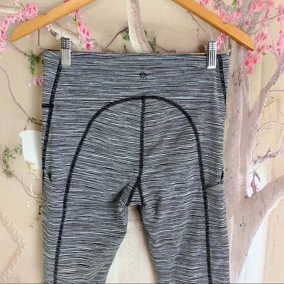 Athleta Ultimate Linear Lines Capris Pants - Picture 6 of 11